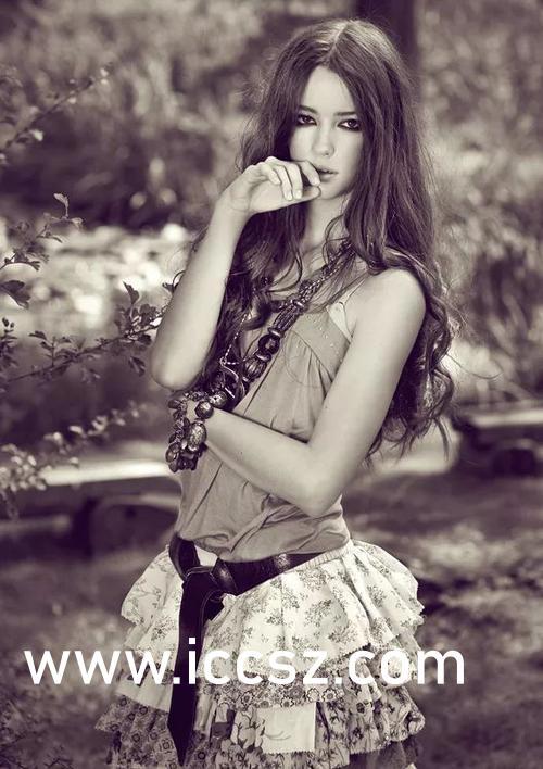 欧美黑女人模特视频