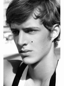 欧美帅哥助眠视频英文,Sleep Like a Dream: Discover the Relaxing Power of Western Handsome Guys in Soothing Sleep Videos