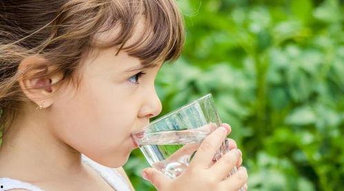 欧美婴儿喝冰水视频下载,揭秘冰镇育儿新风尚