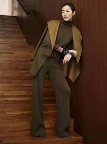 欧美超模平时走路视频,每一步都散发着时尚魅力