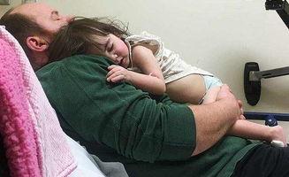 欧美哭泣孕妇图片视频,欧美孕妇哭泣瞬间，触动心灵的感人瞬间