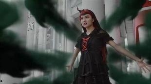 欧美女吞剑魔术视频,惊险瞬间！揭秘欧美女吞剑魔术背后的惊人技巧